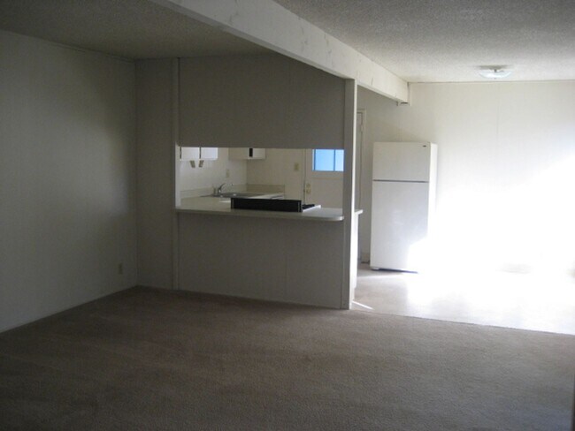 Building Photo - Adeline 615-617