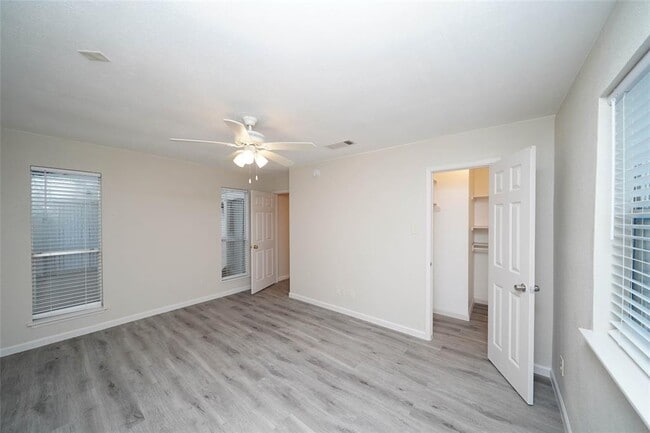 Building Photo - 5407 Oakhaven Ln