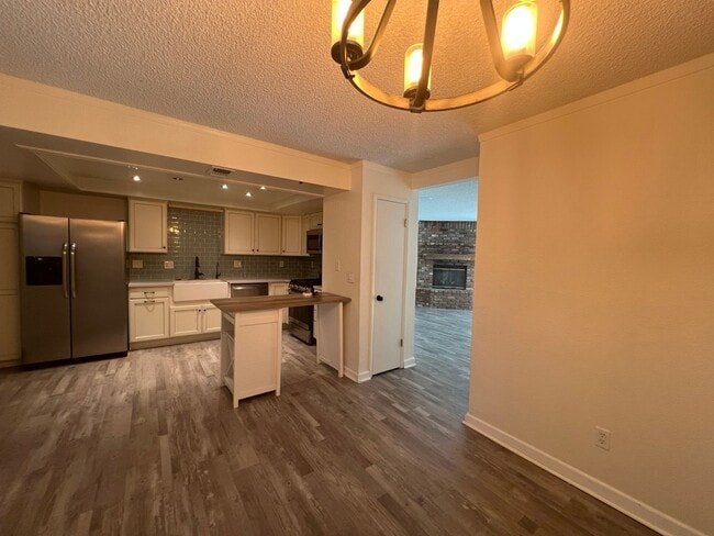 Building Photo - 9805 El Camino Real