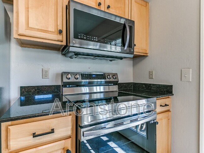 Building Photo - 1732 Carlisle Rd