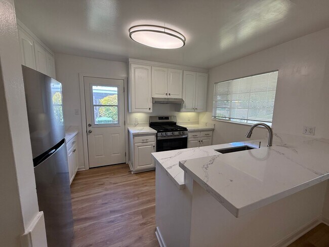 Building Photo - BEAUTIFULLY UPDATED SINGLE LEVEL 3BR/2BA HOME IN PRIME MILL VALLEY LOCATION