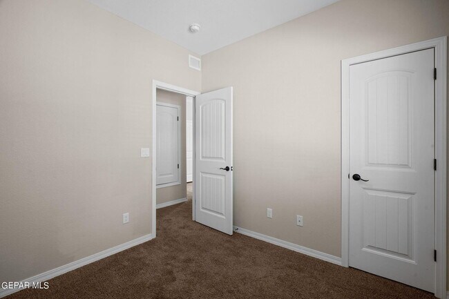 Building Photo - 7877 Enchanted View Dr