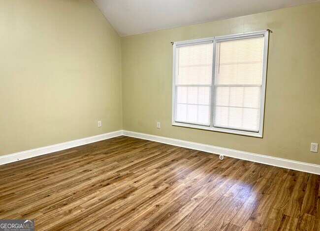 Building Photo - 4770 Colham Ferry Rd