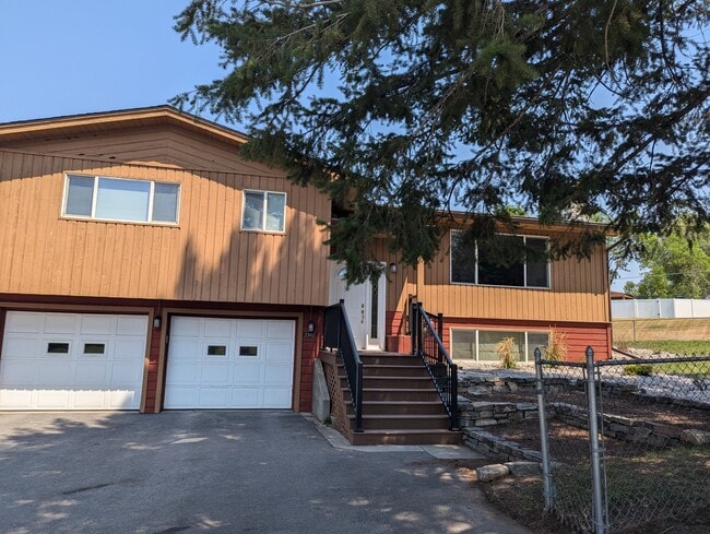 Building Photo - 2302 Garland Dr