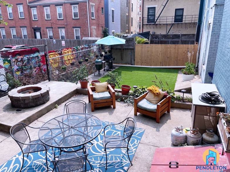 Building Photo - 525 E 13th St