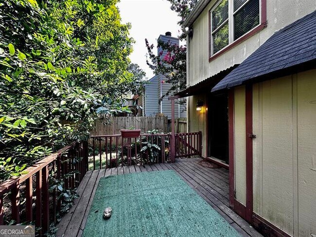 Building Photo - 1060 Falling Water Dr