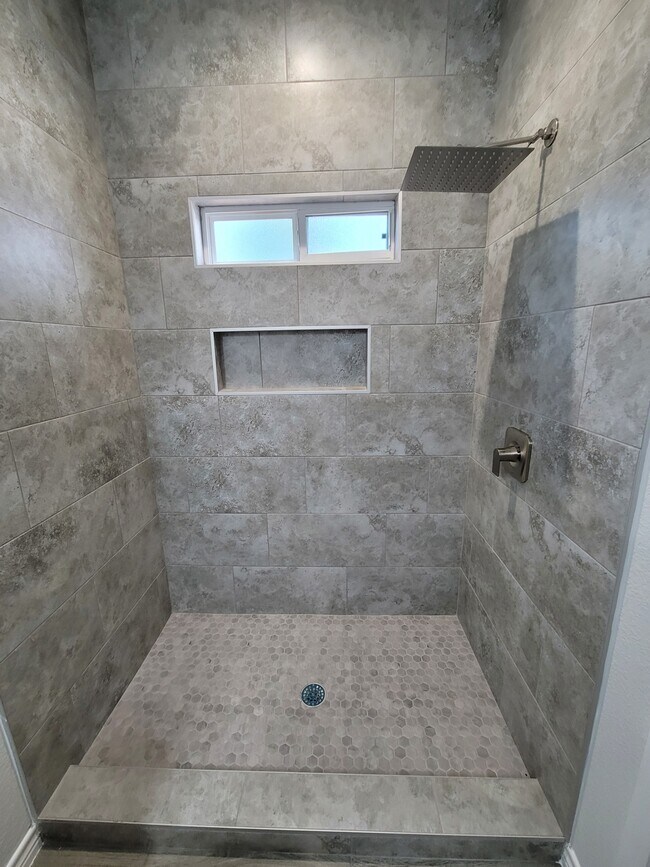 Building Photo - 11750 White Cedar St