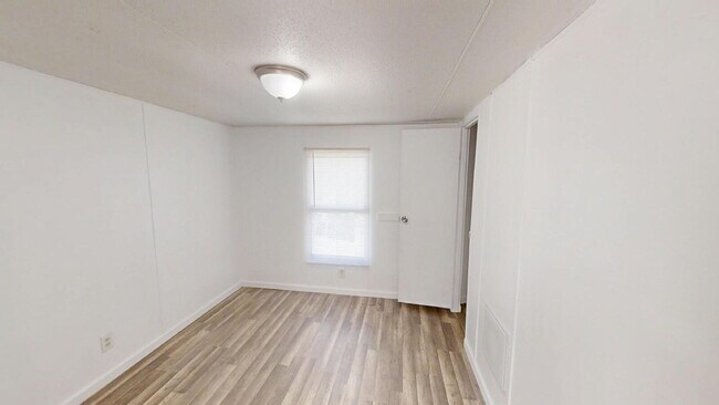 Building Photo - "Charming 3-Bed, 2-Bath Mobile Home Retrea...