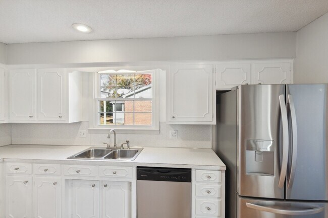 Building Photo - 220 Bartonwood Dr