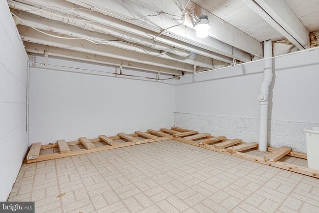 Building Photo - 1423 McLean Mews Ct