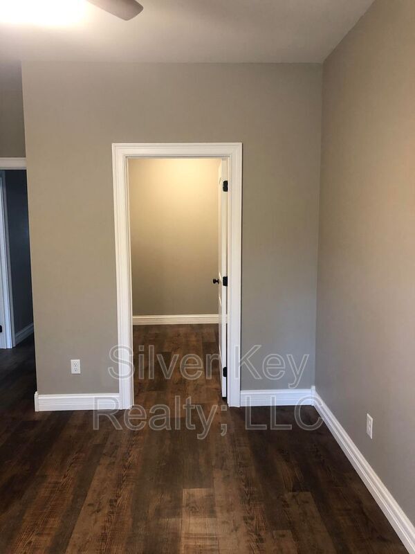 Building Photo - 427 Sterling Rd