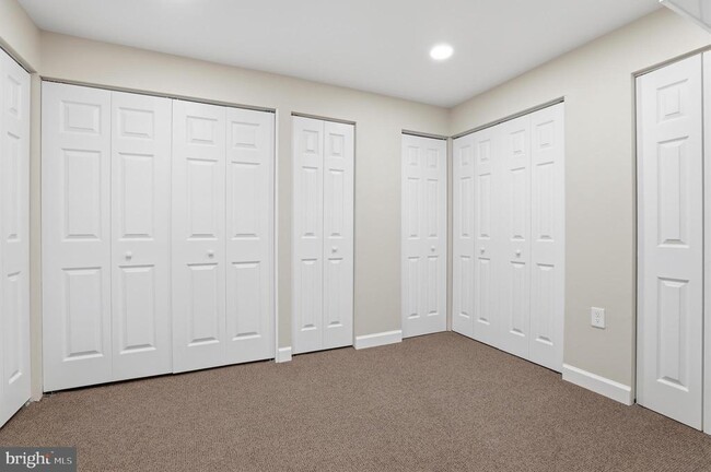 Building Photo - 18136 Hayloft Dr