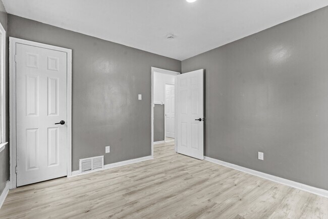 Building Photo - 16039 Fairmount Dr