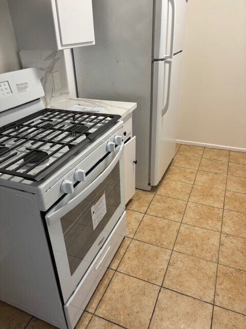New stove - 4456 Overland Ave