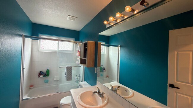Building Photo - Great Furnished House In Fort Collins