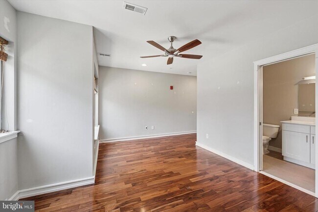 Building Photo - 1321 N 7th St