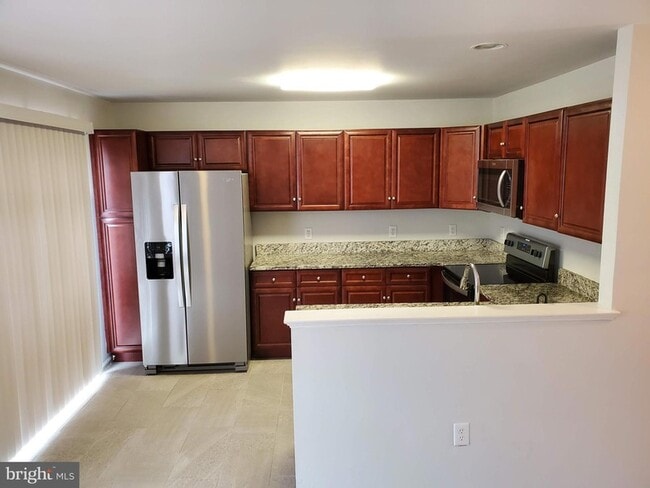 Building Photo - 3344 Vineland Pl
