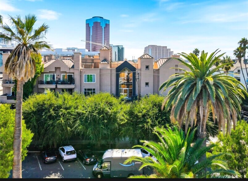 Building Photo - 640 W 4th St