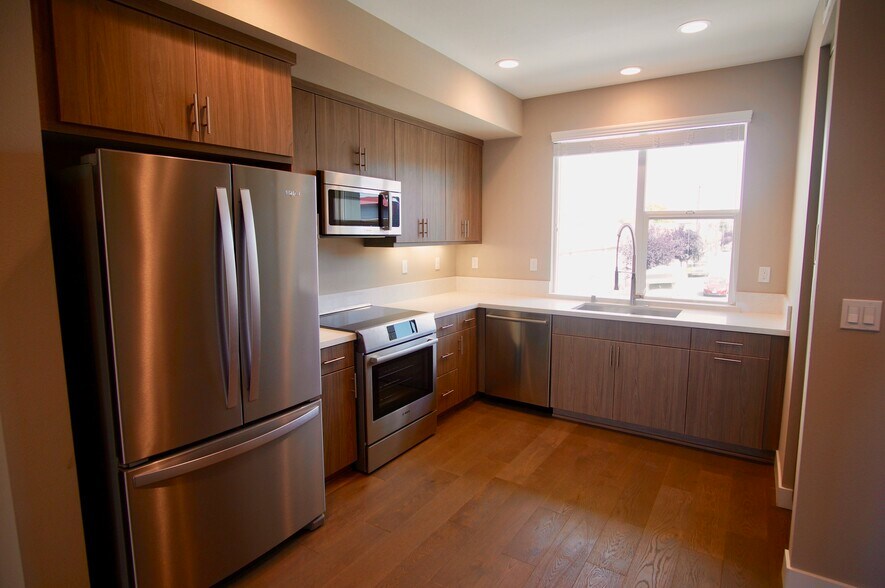 Building Photo - 1427 Wood St