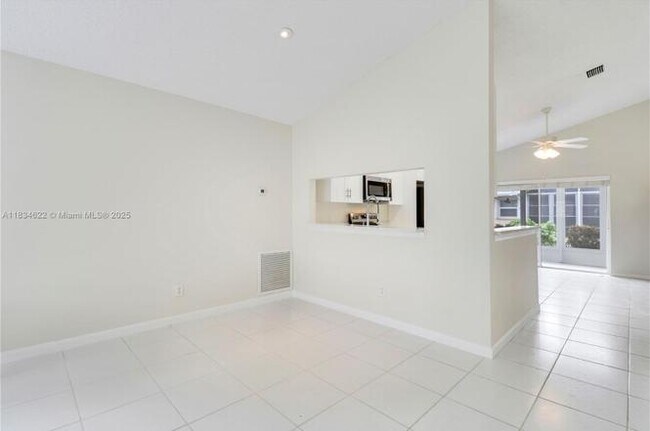 Building Photo - 653 NW San Remo Cir