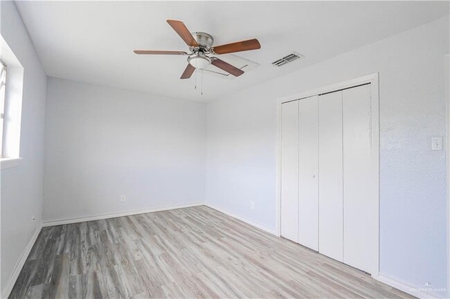 Building Photo - 720 E Sugarcane Dr