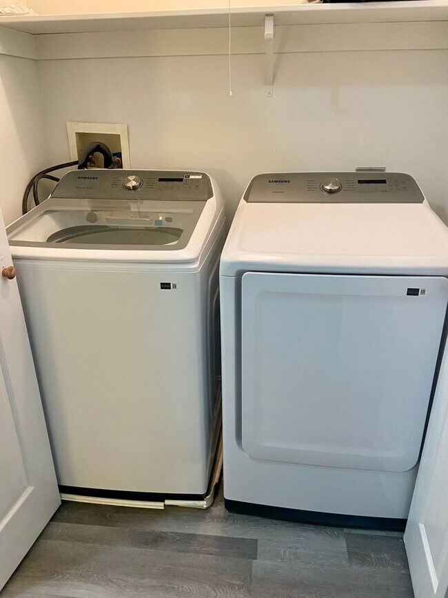 Building Photo - 6437 Terrace Ct