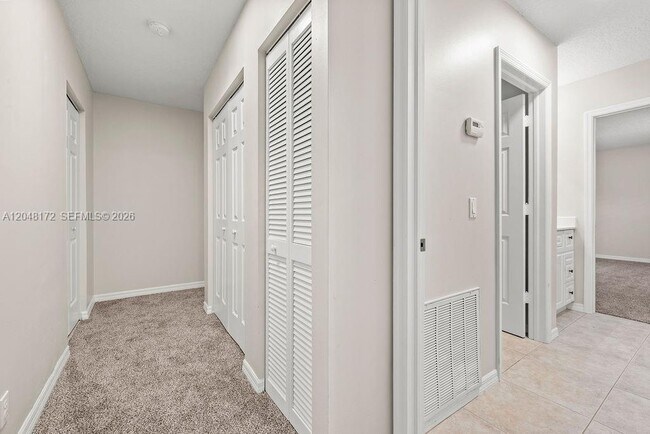 Building Photo - 1542 N Lawnwood Cir