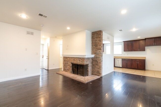 Building Photo - 2540 Hudspeth St