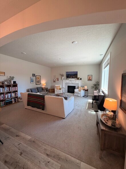 Building Photo - 7193 SE Cheryl Ct