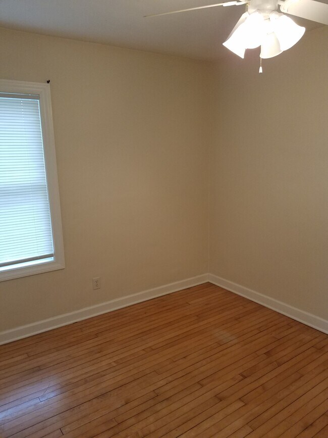 Building Photo - 5425 Webster St