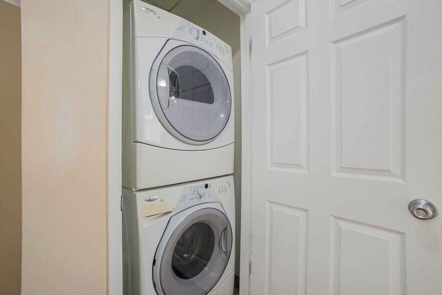 Building Photo - 1709 Pacific Ave