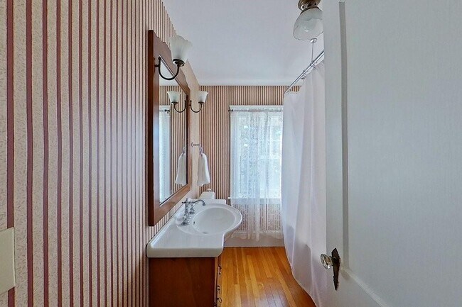 Building Photo - 27 Cranston Ave