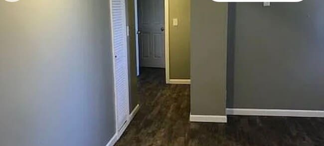 Building Photo - 3102 N Valleyview Dr