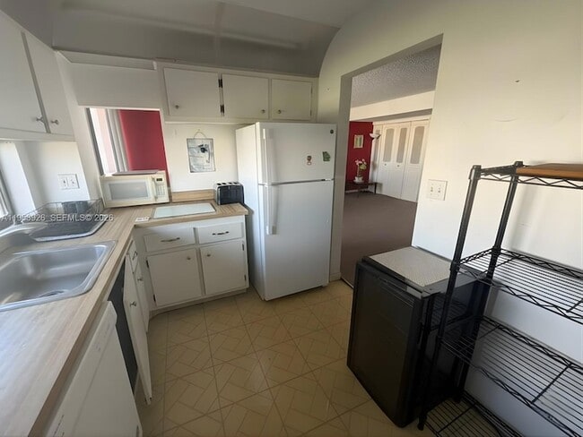 Building Photo - 17021 N Bay Rd