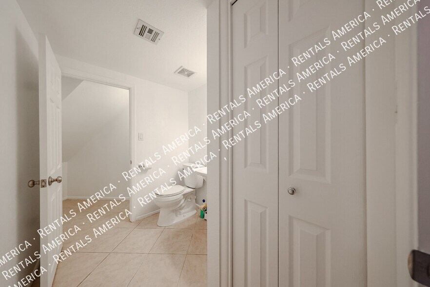 Building Photo - 4120 W Calavar Rd