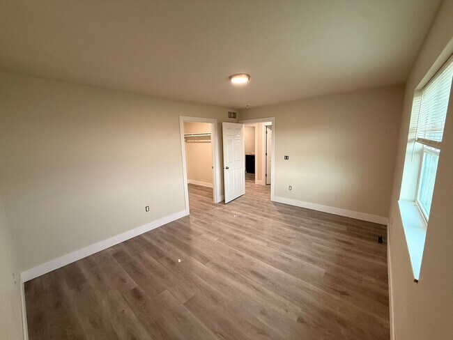 Building Photo - Brand New 3 Bedroom Duplex