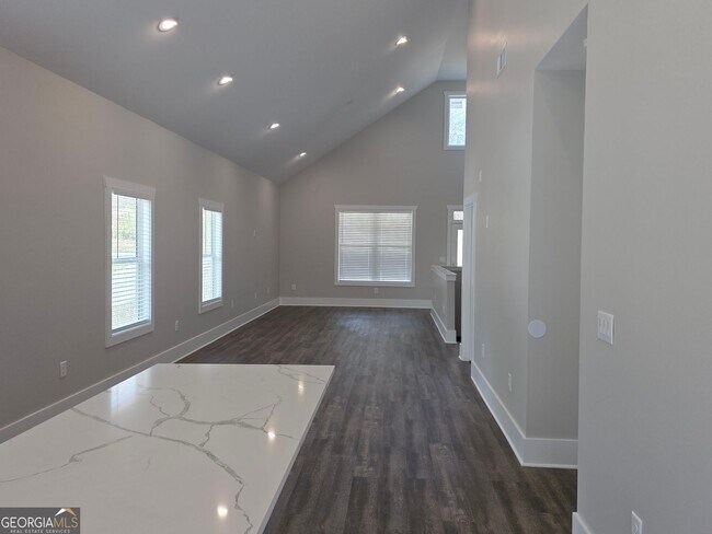 Building Photo - 43 Valley Trail SE