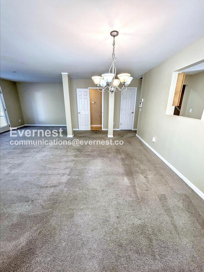 Building Photo - 941 Ujamaa Dr