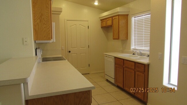 Building Photo - 2759 Palisades Dr