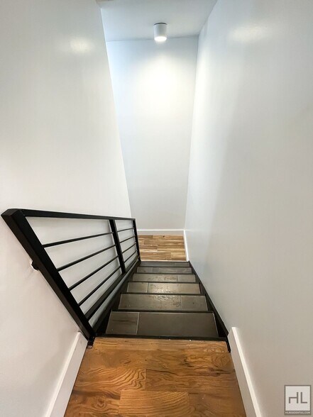 Building Photo - GRAND STREET / Spacious Williamsburg 3-Bed...