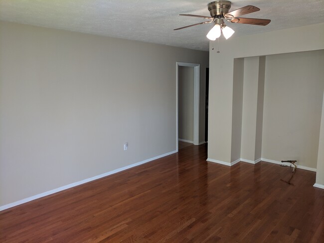 Kitchen door off living room - 15 Kirby Pl