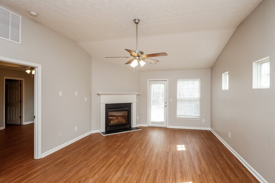 Building Photo - 533 Arrowhead Dr