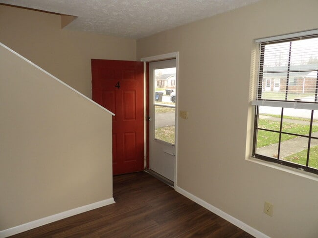 Building Photo - 207 Landings Dr