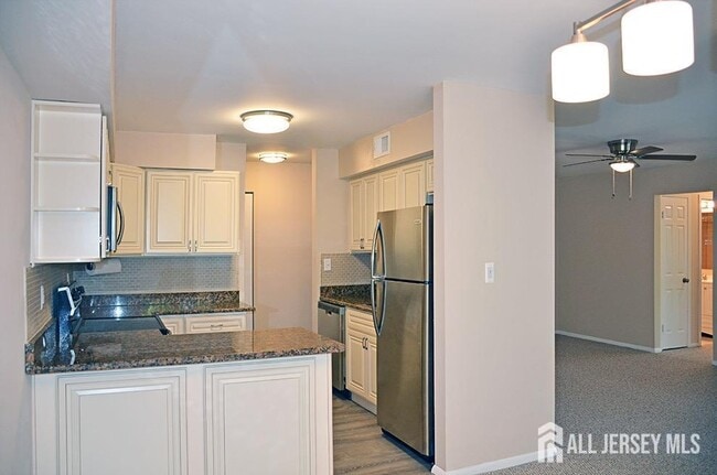 Building Photo - 311 Green Hollow Dr