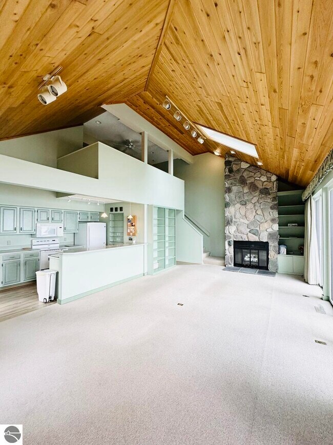 Building Photo - 776 N Yacht Club Dr