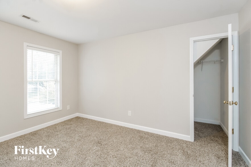 Building Photo - 3205 Quail Run Dr