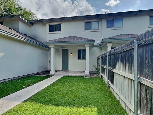 Building Photo - 179 Holly St