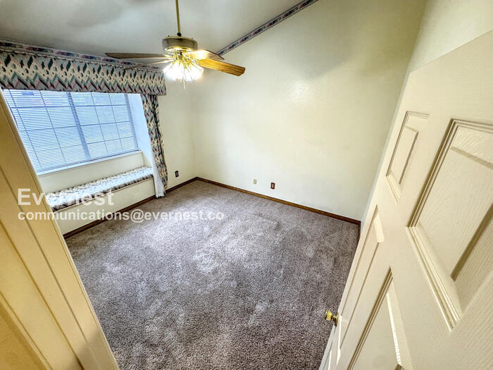 Building Photo - 1916 Hobson Dr