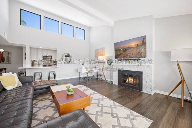 Building Photo - 2607 Pirineos Way