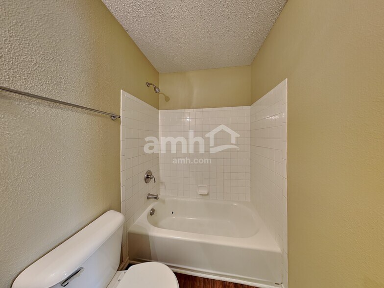 Building Photo - 13993 Meadow Lake Dr